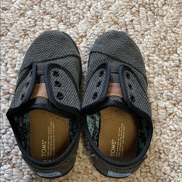 Tom’s toddler shoes - Picture 3 of 3